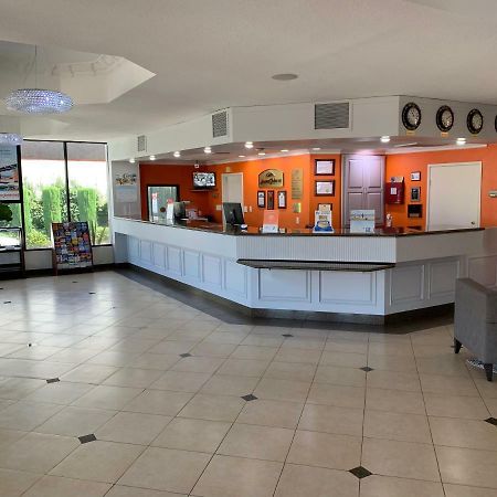 Howard Johnson By Wyndham Reseda Hotel & Suites Los Angeles Esterno foto
