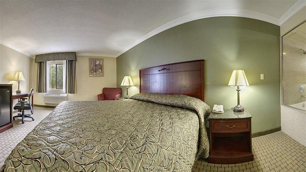 Howard Johnson By Wyndham Reseda Hotel & Suites Los Angeles Esterno foto