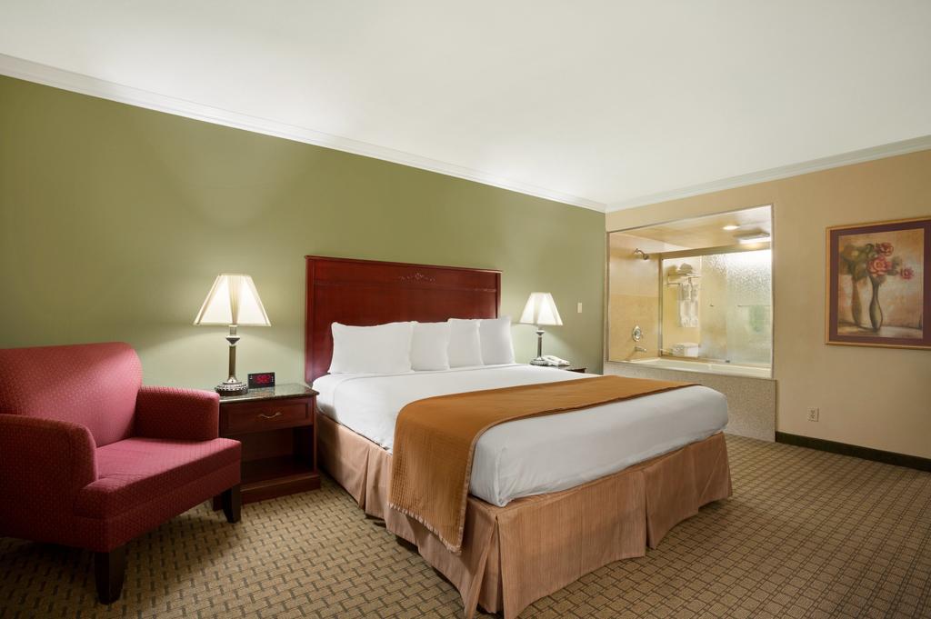 Howard Johnson By Wyndham Reseda Hotel & Suites Los Angeles Esterno foto