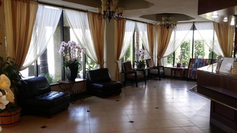 Howard Johnson By Wyndham Reseda Hotel & Suites Los Angeles Esterno foto