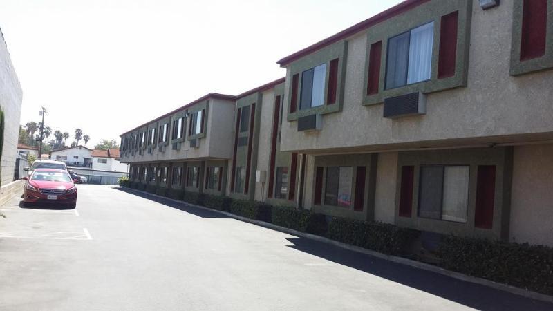 Howard Johnson By Wyndham Reseda Hotel & Suites Los Angeles Esterno foto