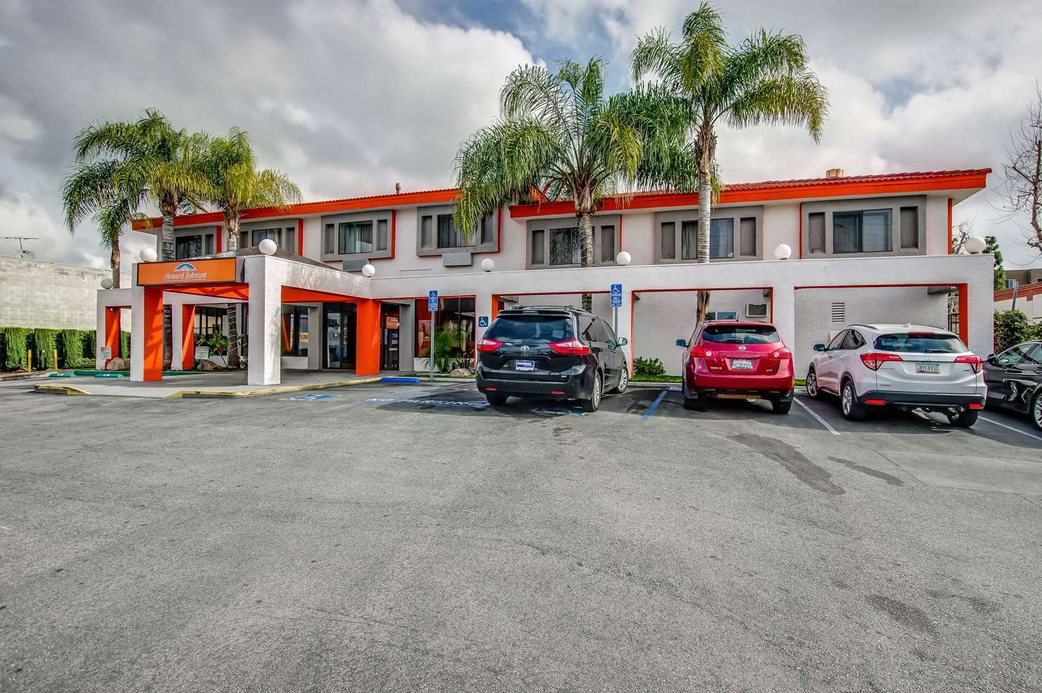 Howard Johnson By Wyndham Reseda Hotel & Suites Los Angeles Esterno foto